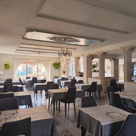 Hotel-Restaurant Le Commerce Nogaro Exterior foto